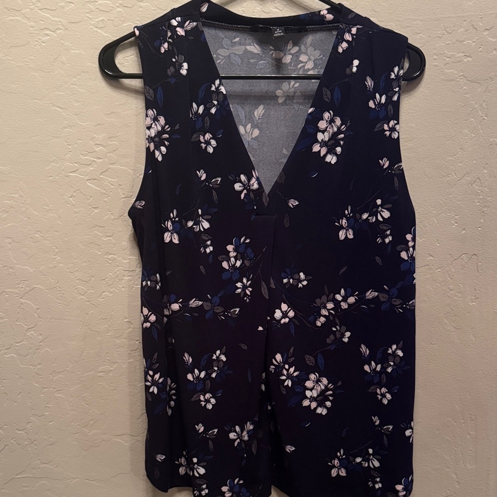 41 Hawthorn Midnight Blue Floral Sleeveless Blouse / R30